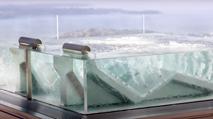 Spa en verre ICEKUB de STEEL AND STYLE avec vue panoramique et design moderne, idéal pour expérience immersive.